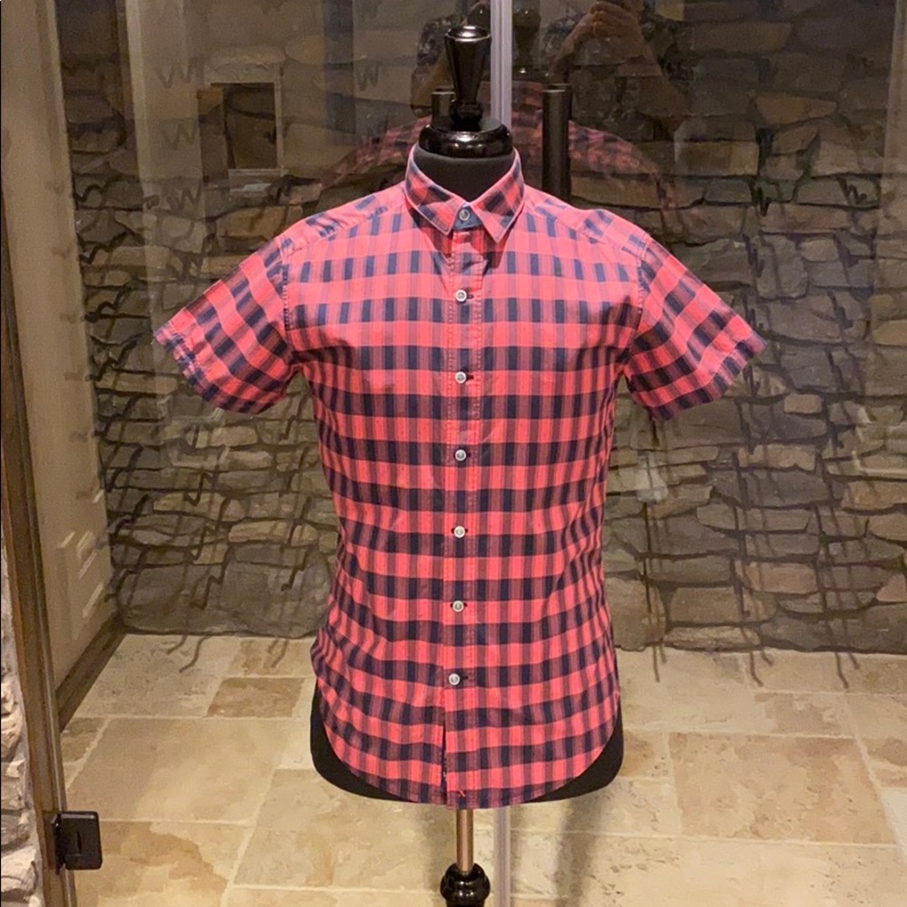 Robert Graham short sleeve shirt. 100% COTTON!